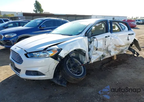 2016 Ford Fusion Hybrid Se z USA, uszkodzony, nr VIN 3FA6P0LU3GR316349